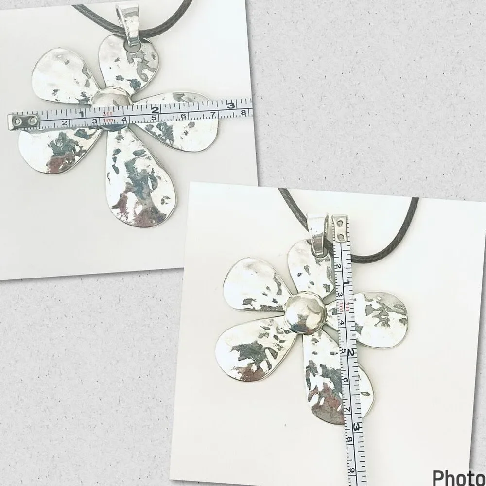 NWT Gorgeous Boho Silver Big Flower Brown Pu Suede Super Long Necklace